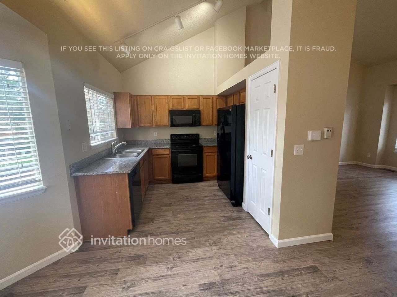 2455 Wolf Creek Dr - Photo 7 of 18