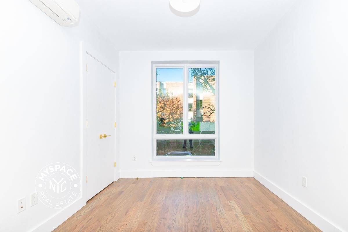 484 Gates Ave #4A - Photo 4 of 7