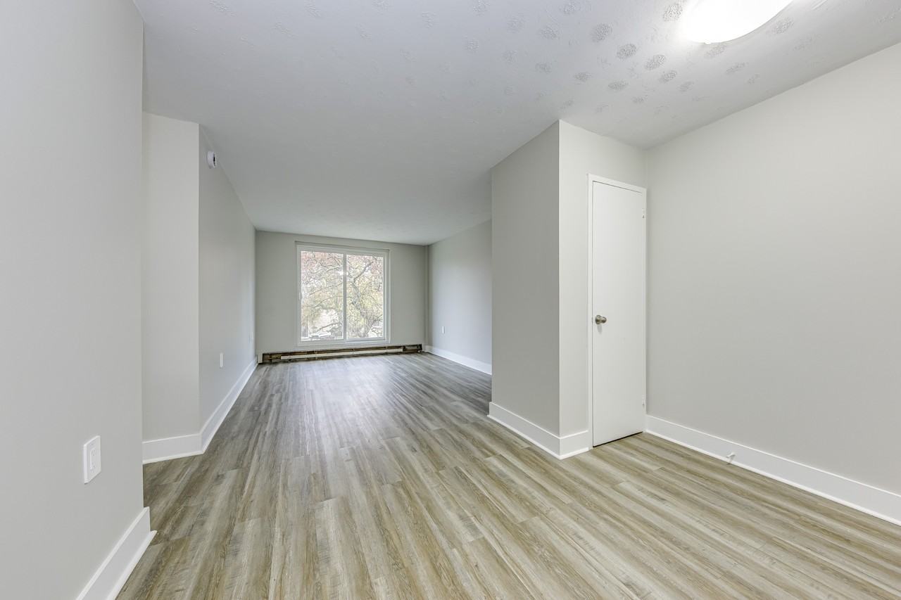 480 Dolph Street North - Photo 2 of 7
