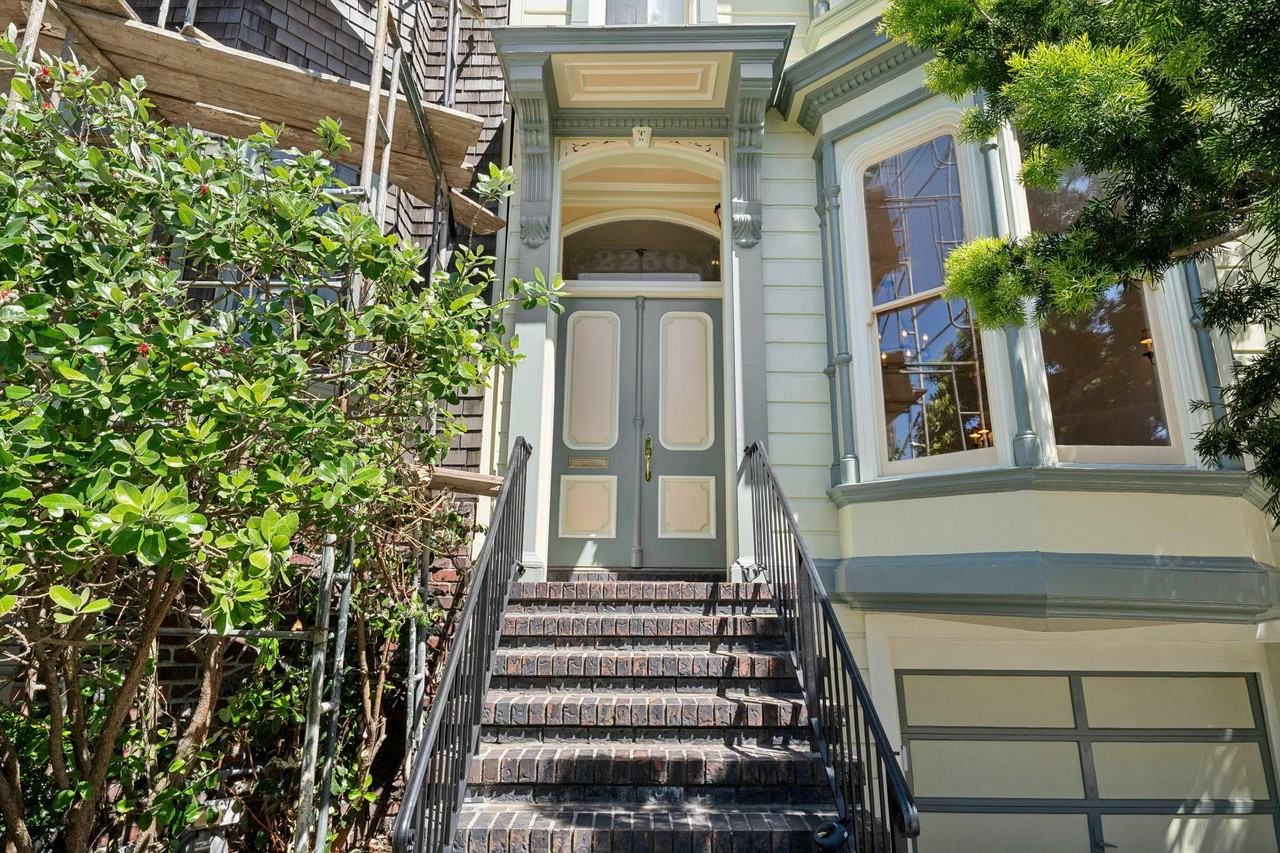 2250 Webster St - Photo 3 of 39