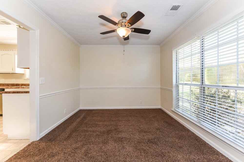 104 Carolina Ct - Photo 5 of 17
