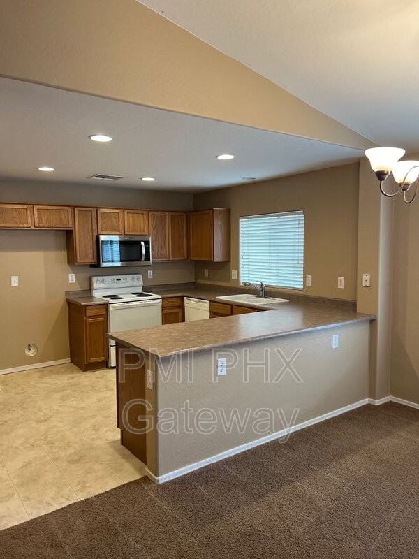 3238 E Elgin St - Photo 7 of 9