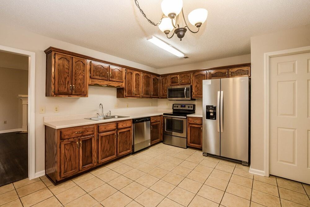 1438 Clockshop Dr - Photo 7 of 16