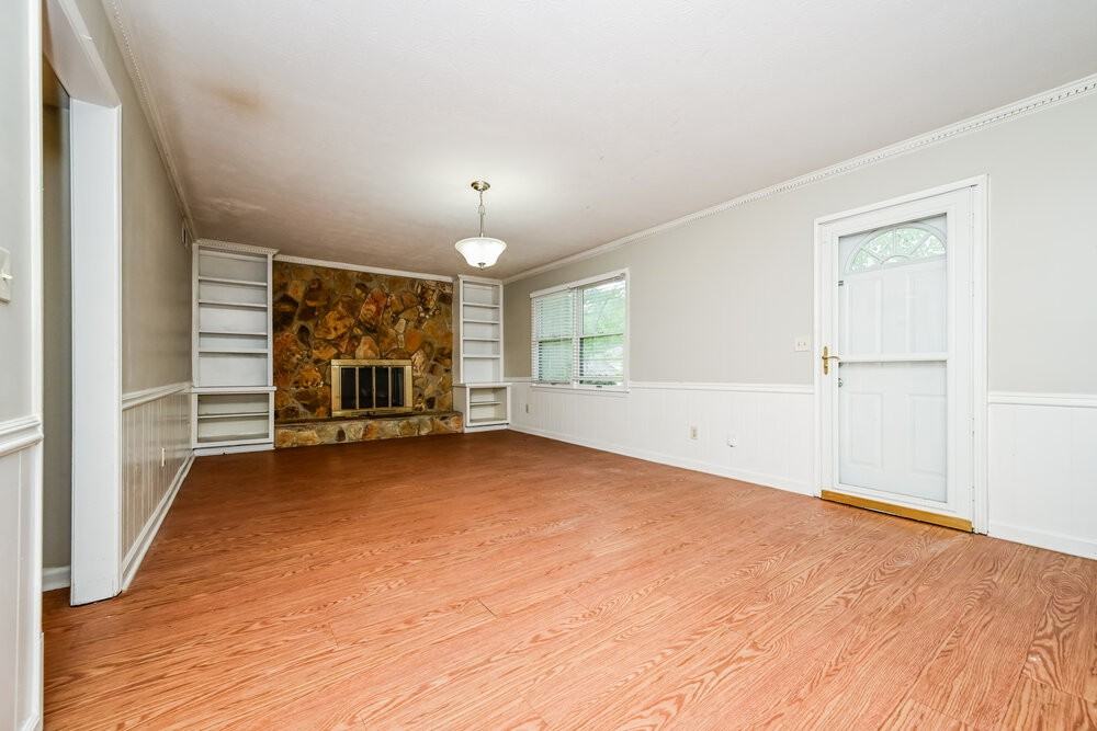 564 Clubhouse Dr Se - Photo 6 of 17