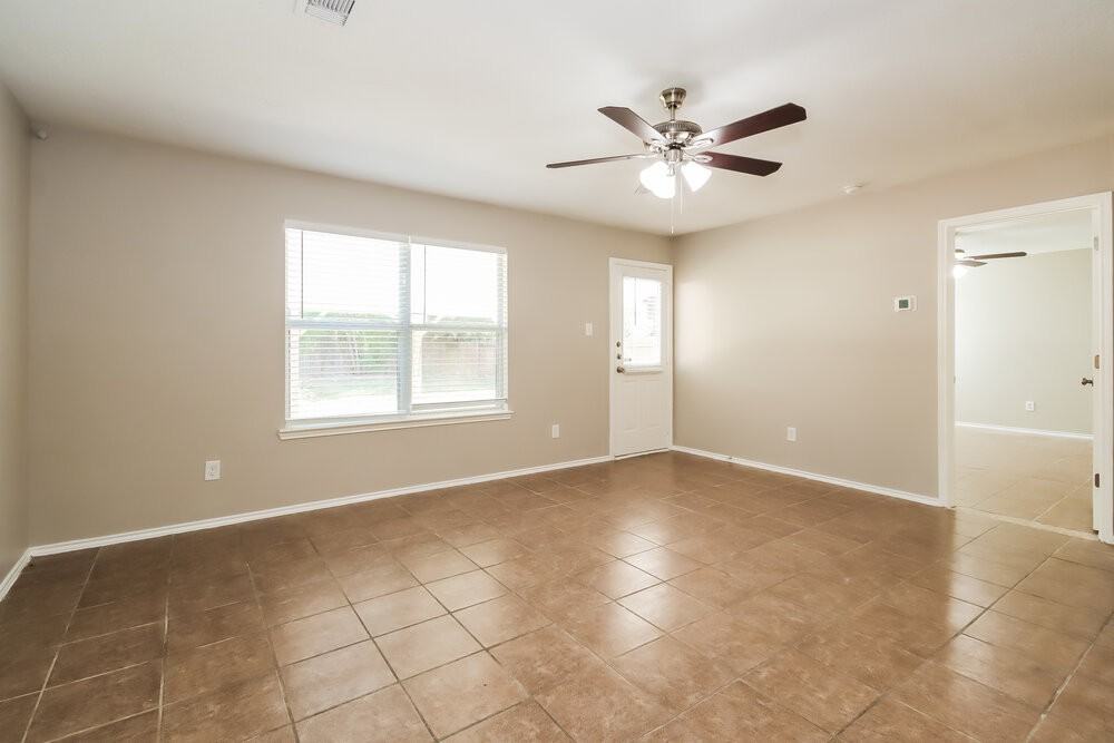 10005 Sterling Place Dr - Photo 4 of 20