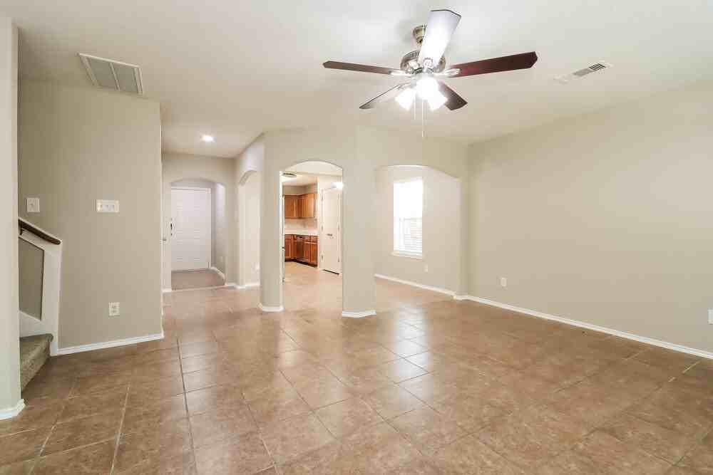10005 Sterling Place Dr - Photo 7 of 20