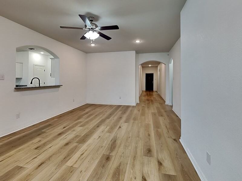 1548 Woodlake Dr - Photo 2 of 16