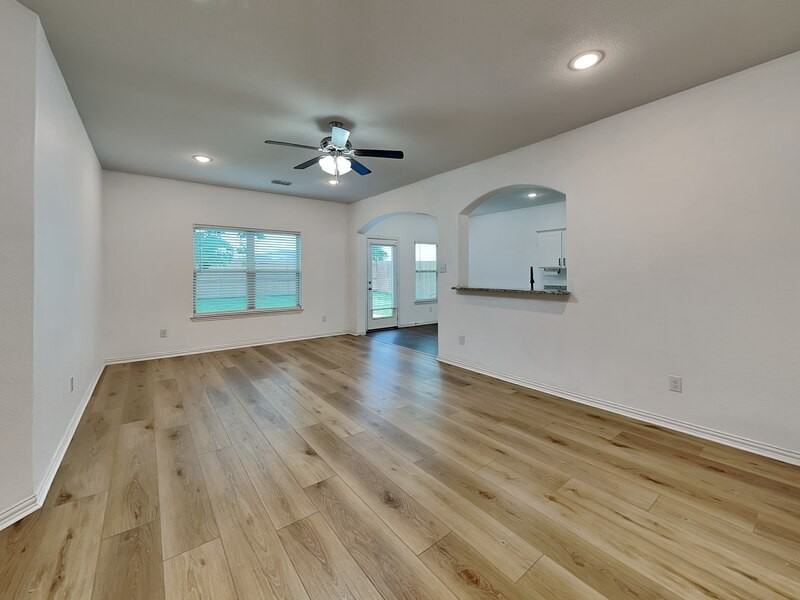 1548 Woodlake Dr - Photo 3 of 16