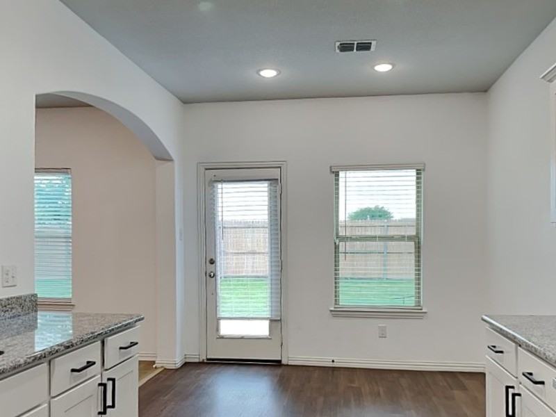1548 Woodlake Dr - Photo 5 of 16