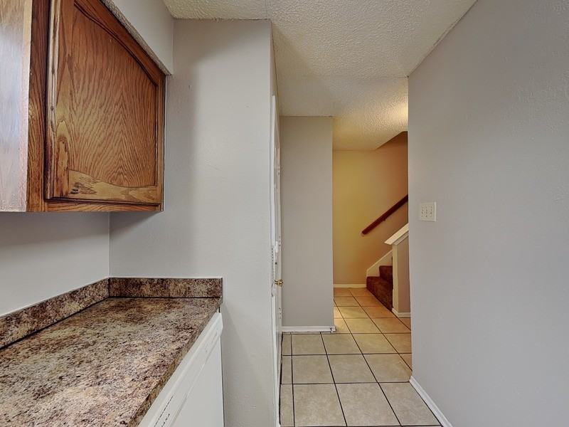 934 Southmoor Dr - Photo 3 of 12