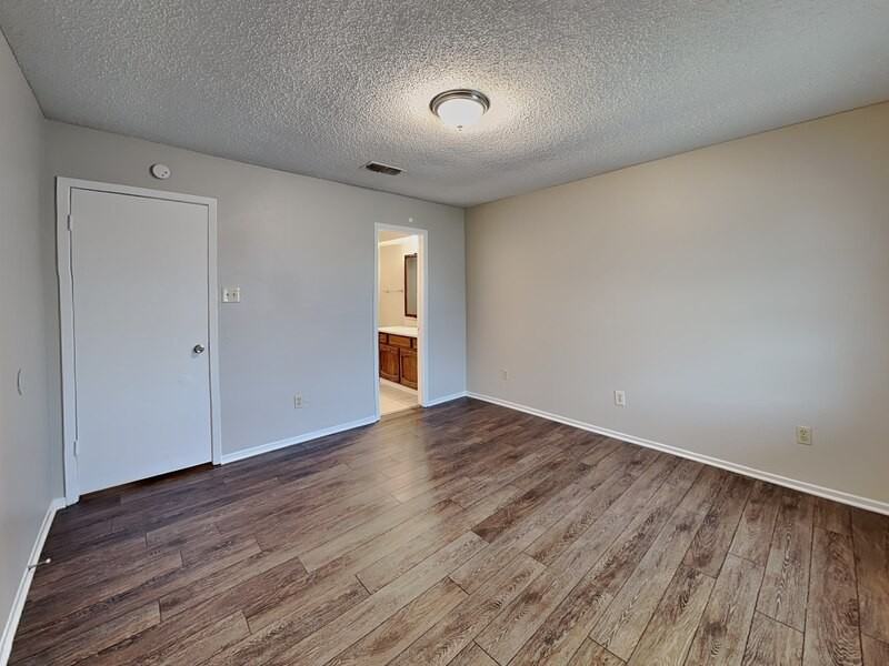 934 Southmoor Dr - Photo 6 of 12