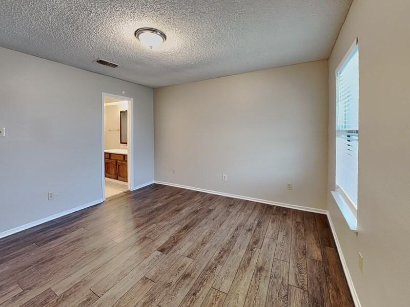 934 Southmoor Dr - Photo 7 of 12