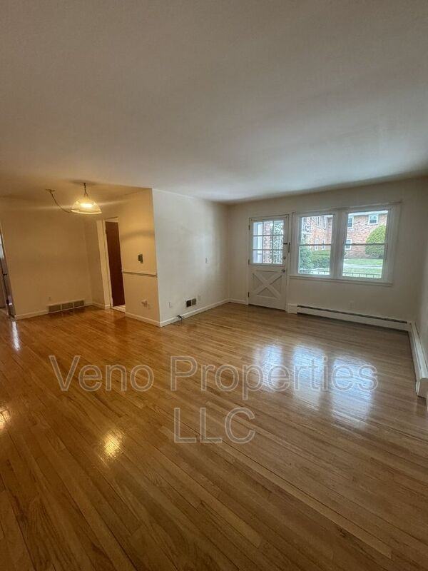 9/11/13 Village Dr. #4 - Photo 5 of 10