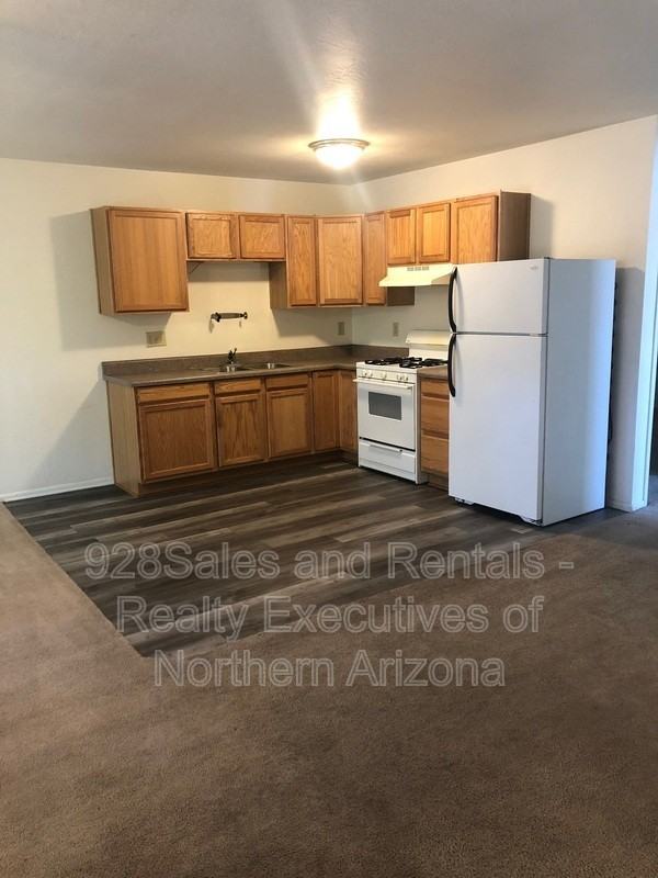 2908 N Ellen St - Photo 3 of 10