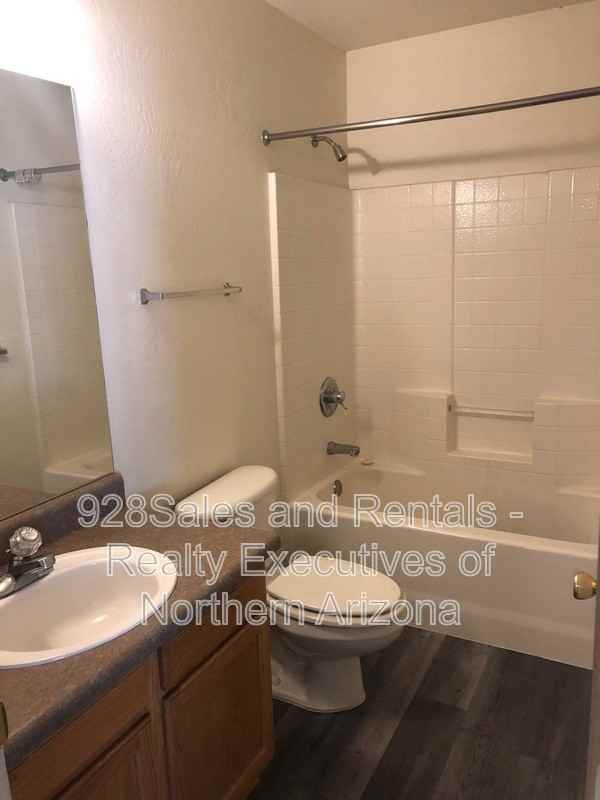 2908 N Ellen St - Photo 4 of 10