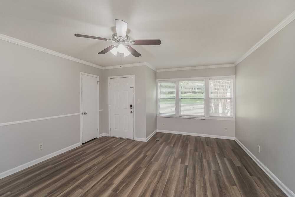 2413 Dora Dr - Photo 5 of 19