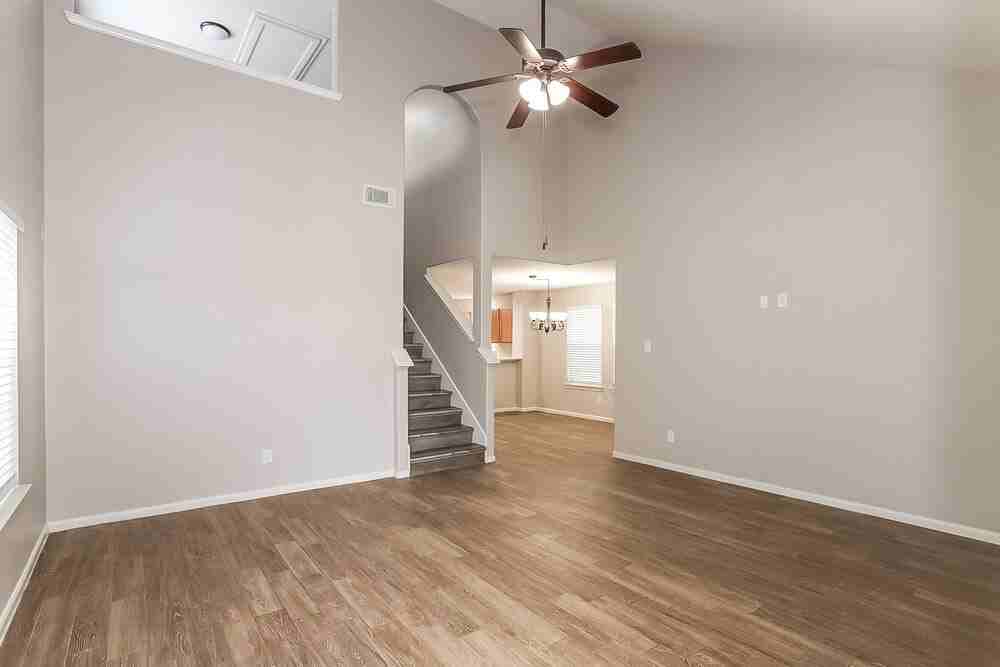 10518 Southway Bend Ln - Photo 4 of 17