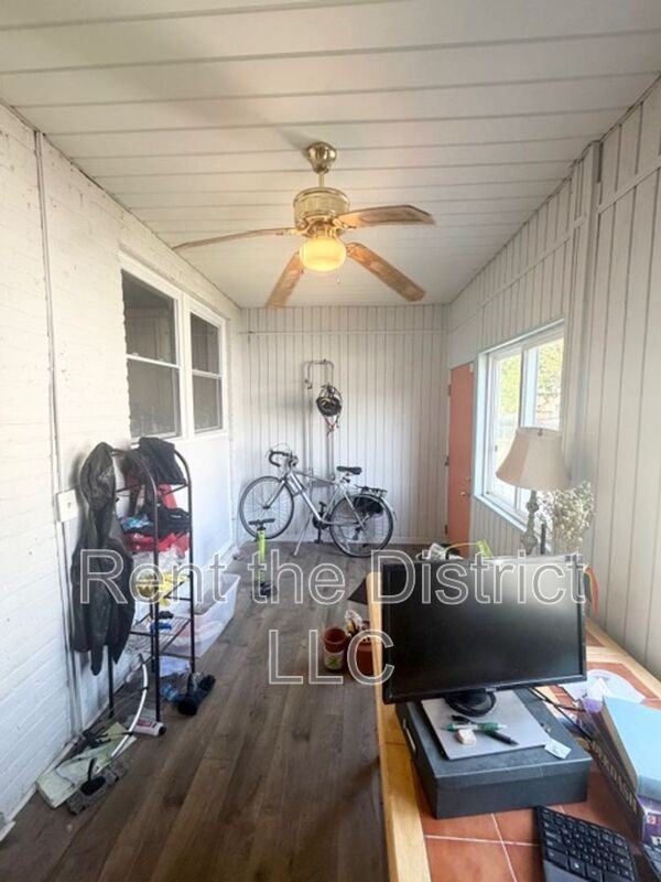 318 T St Ne - Photo 4 of 16