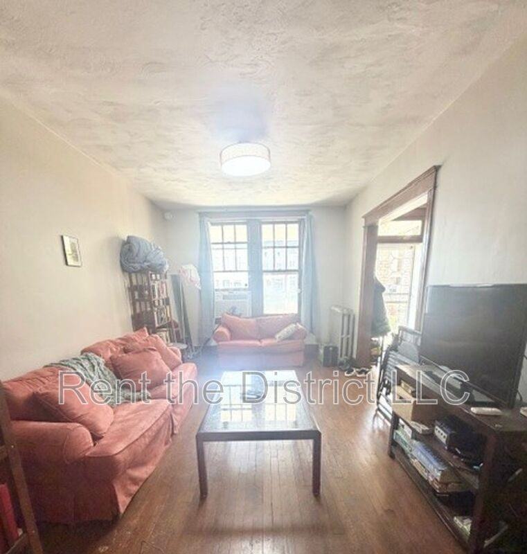 318 T St Ne - Photo 5 of 16