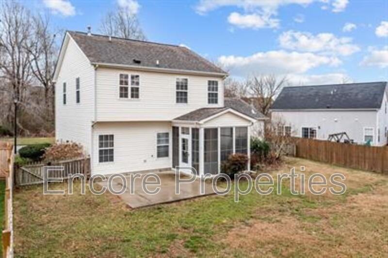 3212 Sawyers Mill Dr - Photo 2 of 20