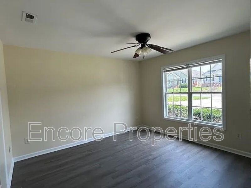 444 Anna St - Photo 2 of 11