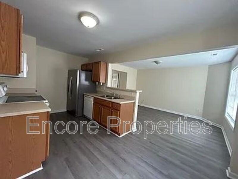 444 Anna St - Photo 4 of 11