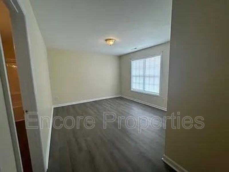 444 Anna St - Photo 5 of 11