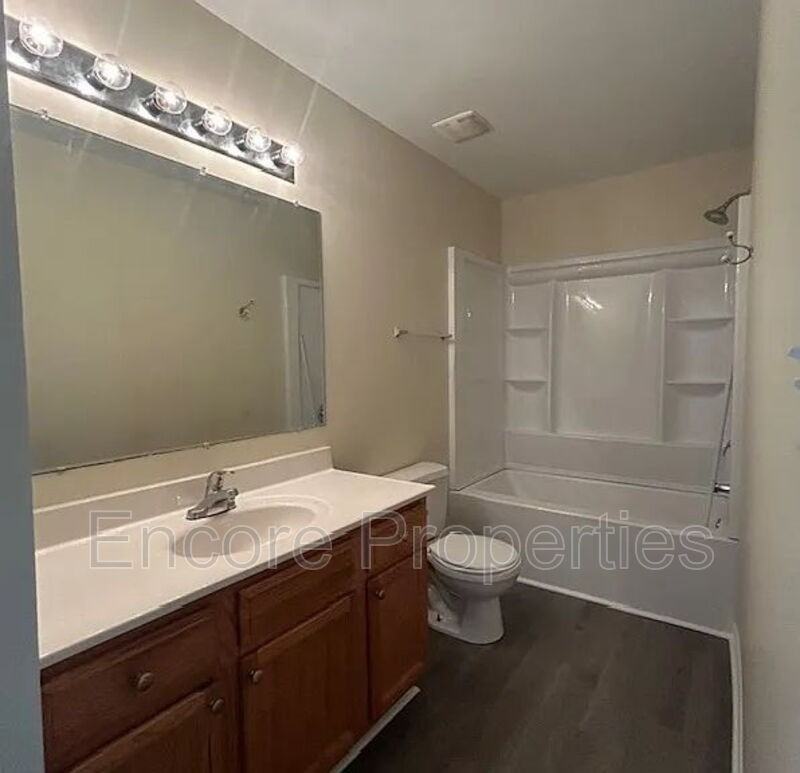 444 Anna St - Photo 6 of 11
