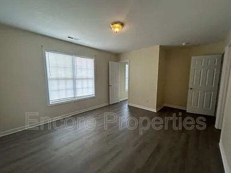 444 Anna St - Photo 7 of 11