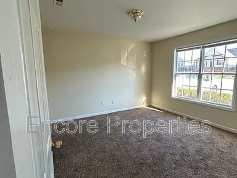 448 Anna St - Photo 2 of 13
