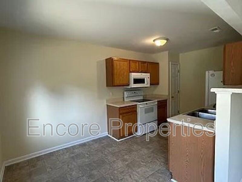 448 Anna St - Photo 3 of 13