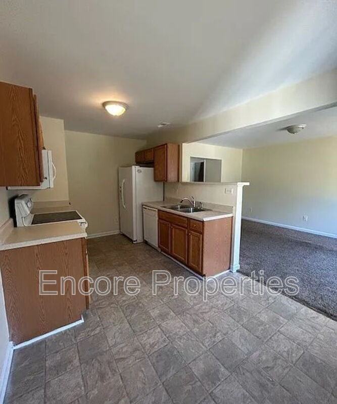 448 Anna St - Photo 4 of 13