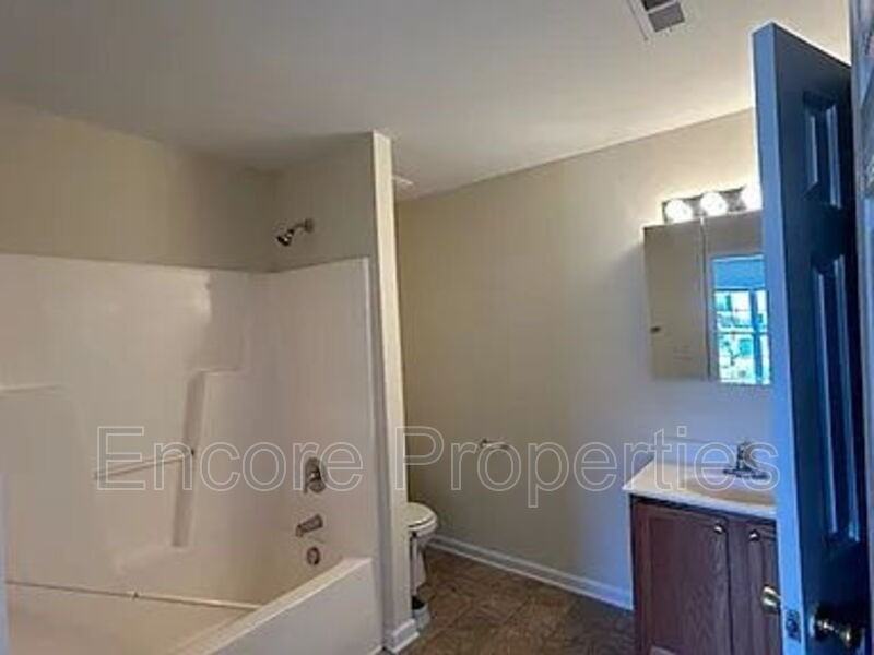 448 Anna St - Photo 5 of 13