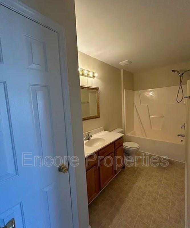 448 Anna St - Photo 6 of 13