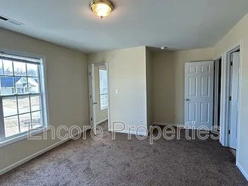 448 Anna St - Photo 7 of 13