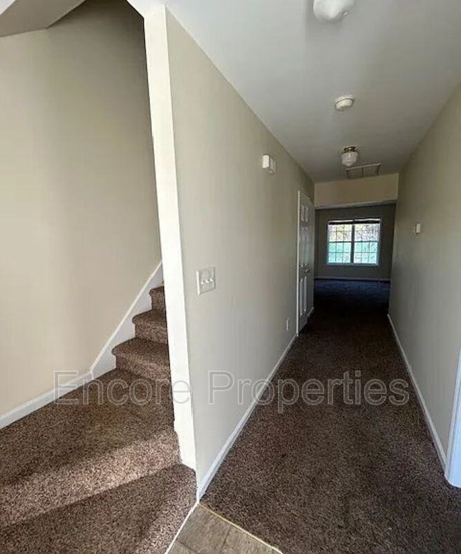 448 Anna St - Photo 6 of 15