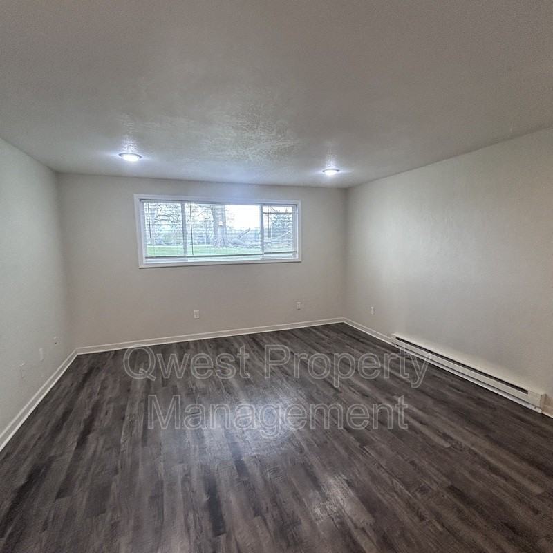 409 E Woodlawn Ave #2 - Photo 3 of 6
