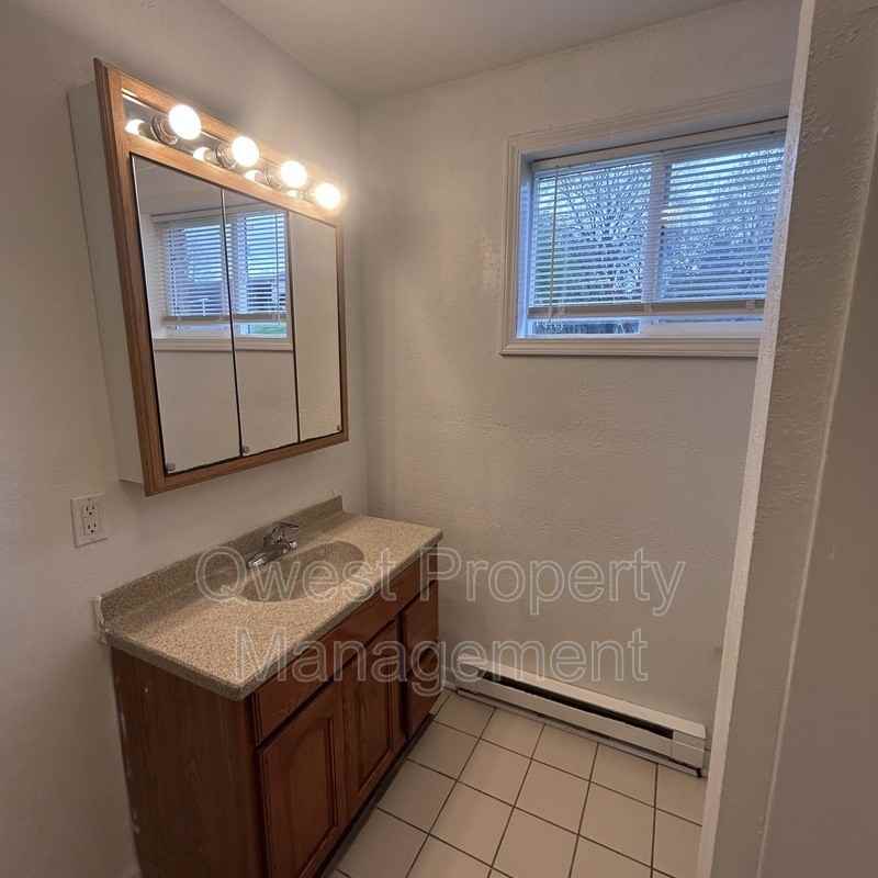 409 E Woodlawn Ave #2 - Photo 4 of 6