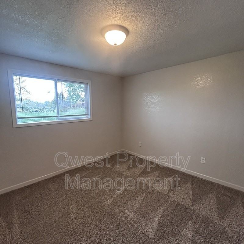 409 E Woodlawn Ave #2 - Photo 5 of 6