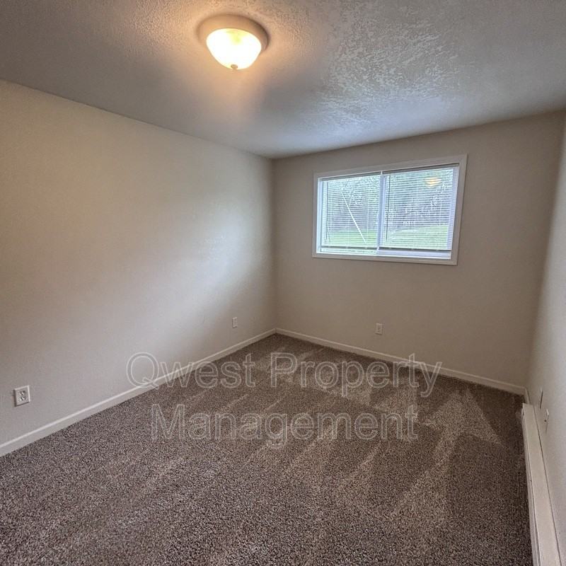 409 E Woodlawn Ave #2 - Photo 6 of 6