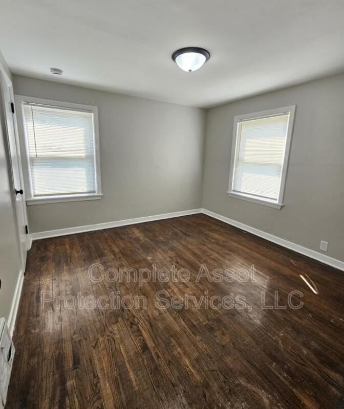 5012 Jefferson St - Photo 4 of 15