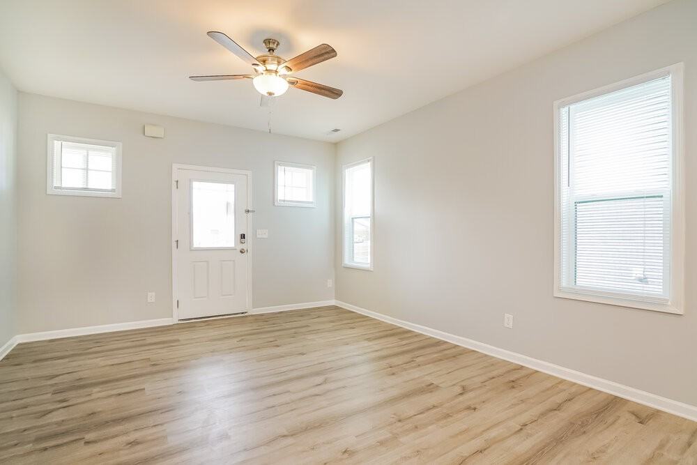257 E Wilson St - Photo 4 of 16