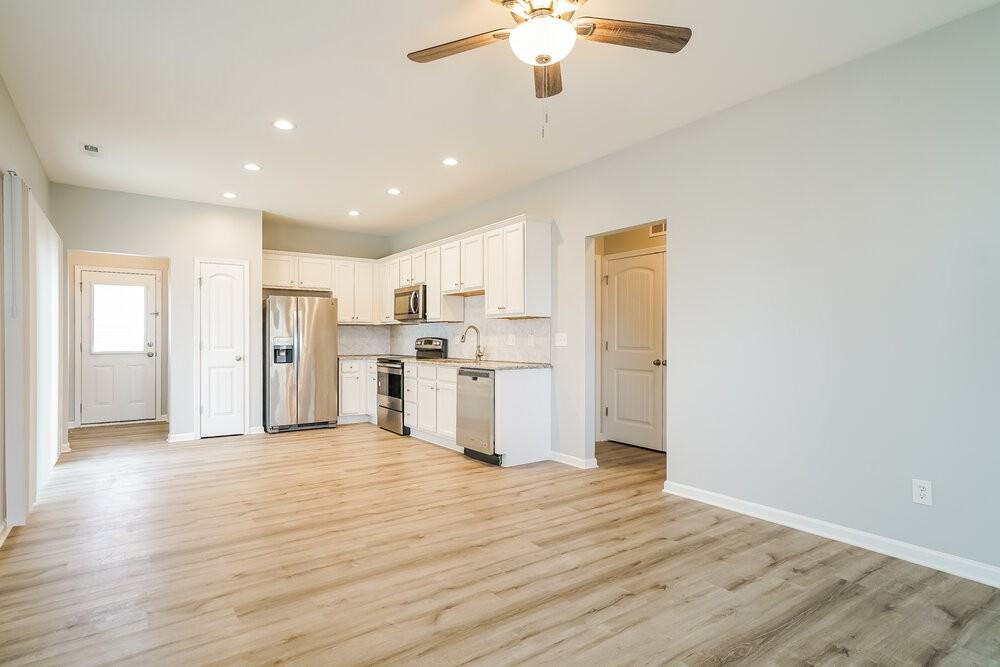 257 E Wilson St - Photo 5 of 16