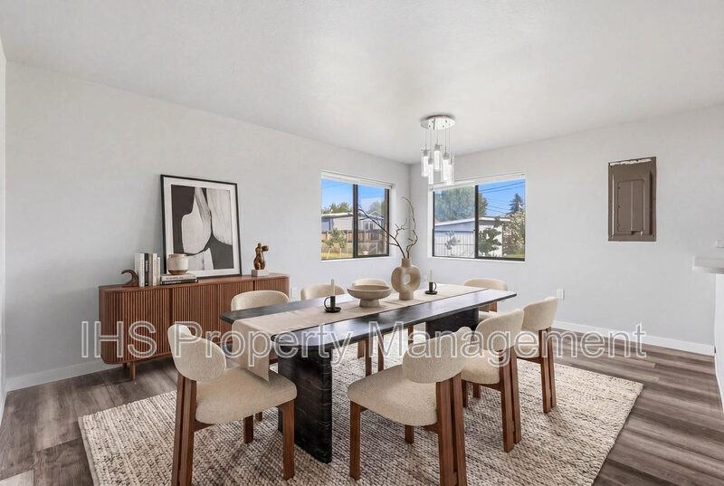 722 S Union St - Photo 4 of 19