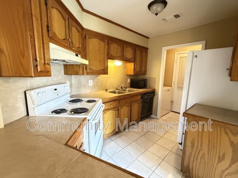 1314 N Range Ave - Photo 3 of 15