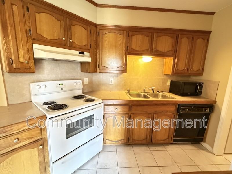 1314 N Range Ave - Photo 4 of 15