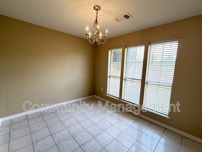1314 N Range Ave - Photo 5 of 15