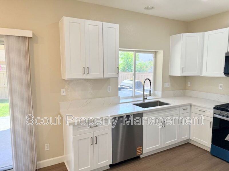 43174 Teramo St - Photo 7 of 34