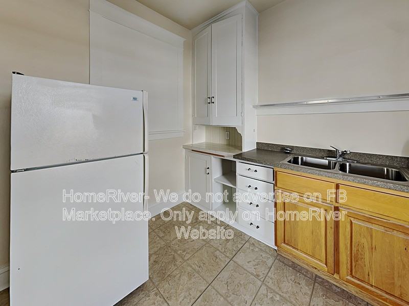 1911 N Monroe St #D - Photo 4 of 11