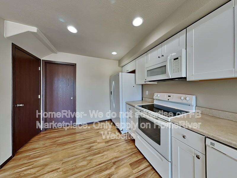 831 S Avalon St - Photo 6 of 24